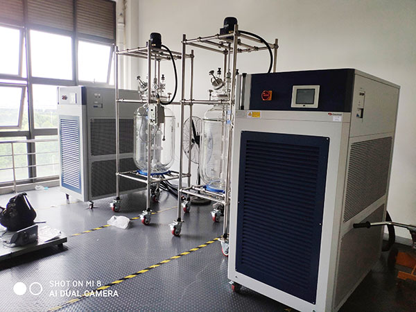 玻璃反應釜能耐多少度的高溫？